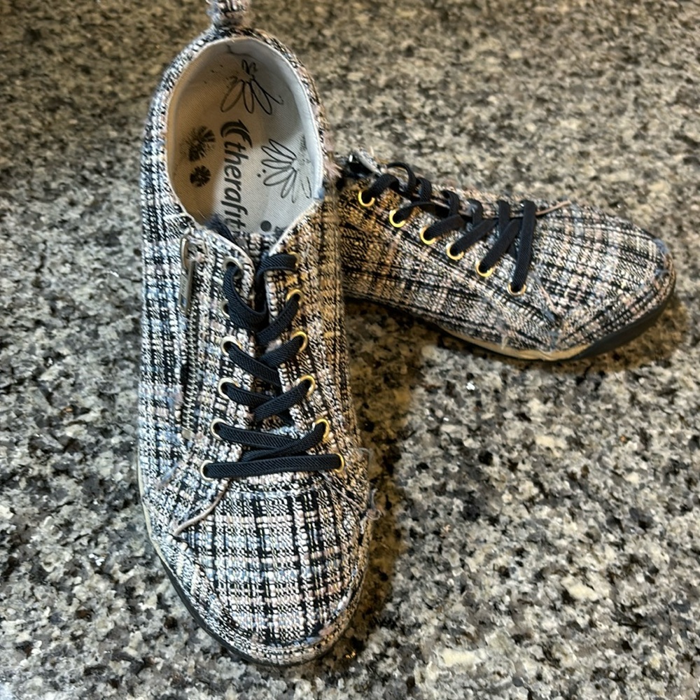 Therafit sneakers